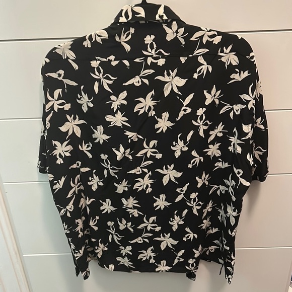Saint Laurent short sleeved floral silk bottom up shirt size 43 - Picture 4 of 5